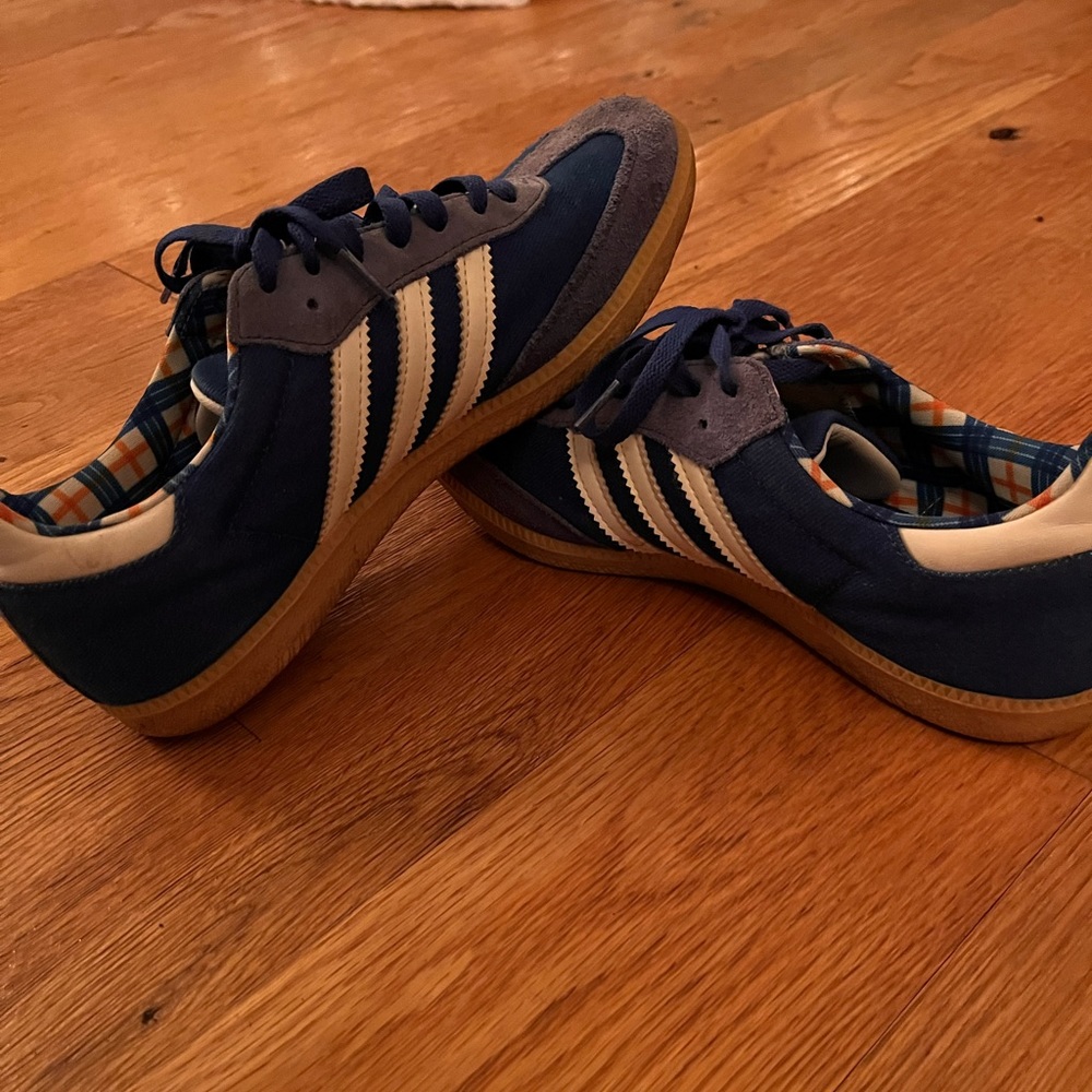Adidas women’s Sambas in very good condition